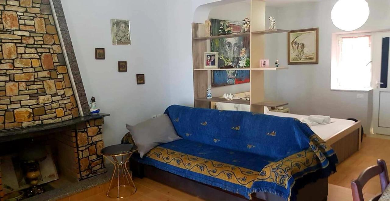 Aira Apartment Himare Exterior photo